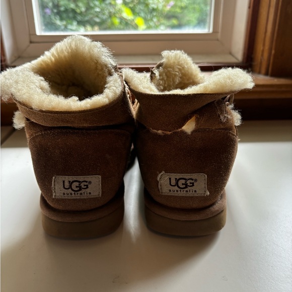 Chestnut Mini Bailey Button II Ugg Boots - Picture 6 of 12